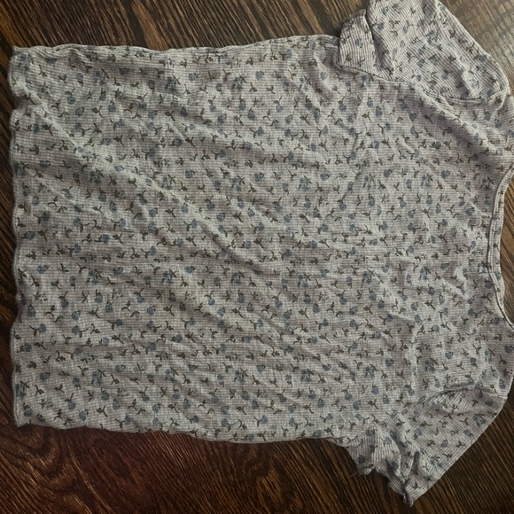 SIZE SMALL floral cropped tshirt - Picture 3 of 5